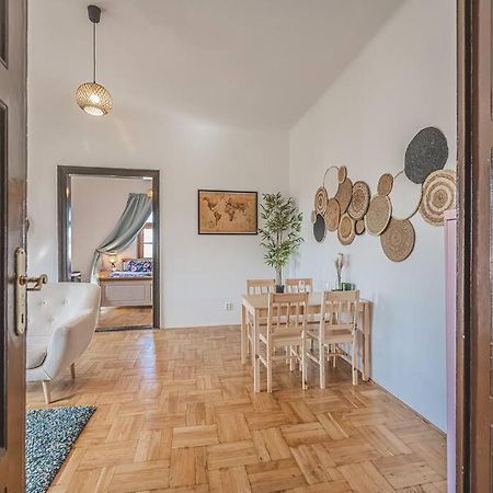 Carolina'S Romantic Apartment Hradec Králové エクステリア 写真
