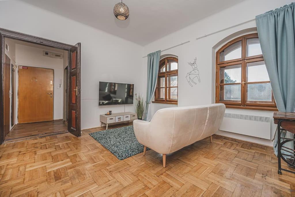 Carolina'S Romantic Apartment Hradec Králové エクステリア 写真