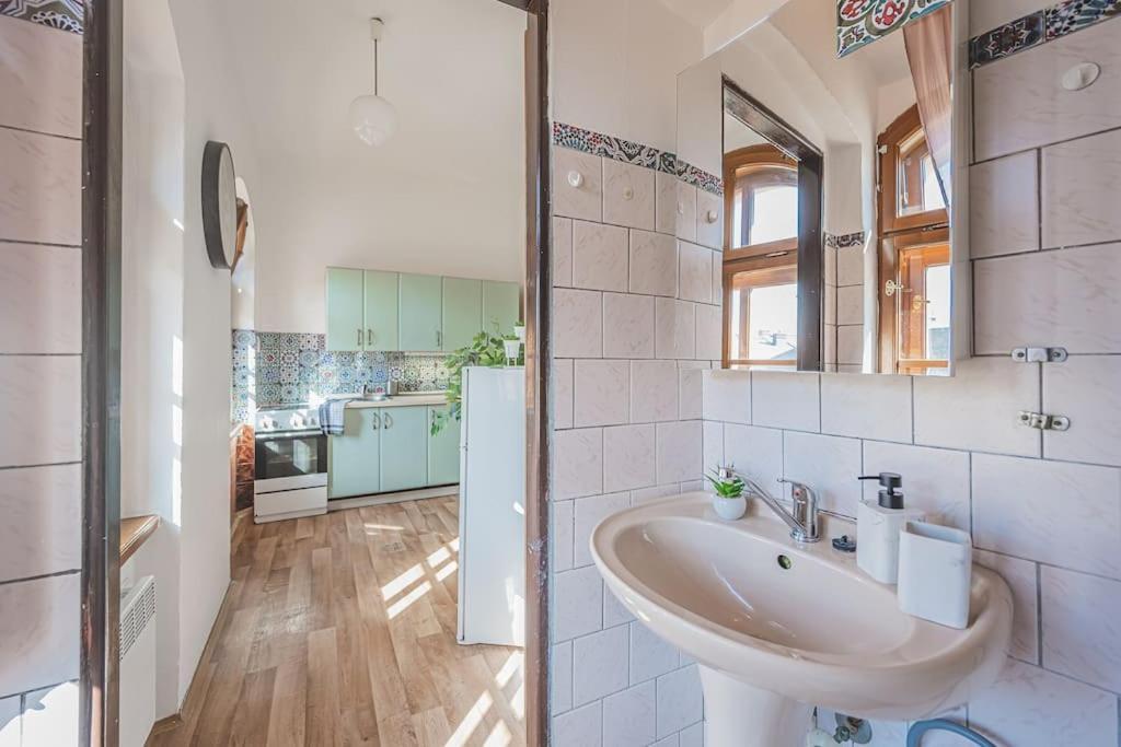 Carolina'S Romantic Apartment Hradec Králové エクステリア 写真