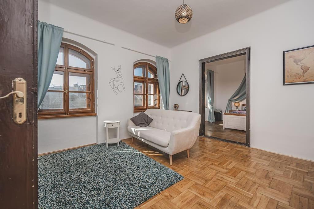 Carolina'S Romantic Apartment Hradec Králové エクステリア 写真