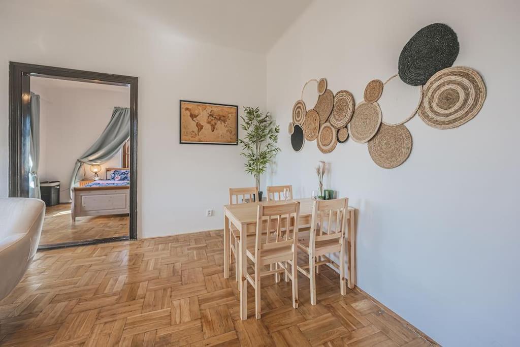 Carolina'S Romantic Apartment Hradec Králové エクステリア 写真